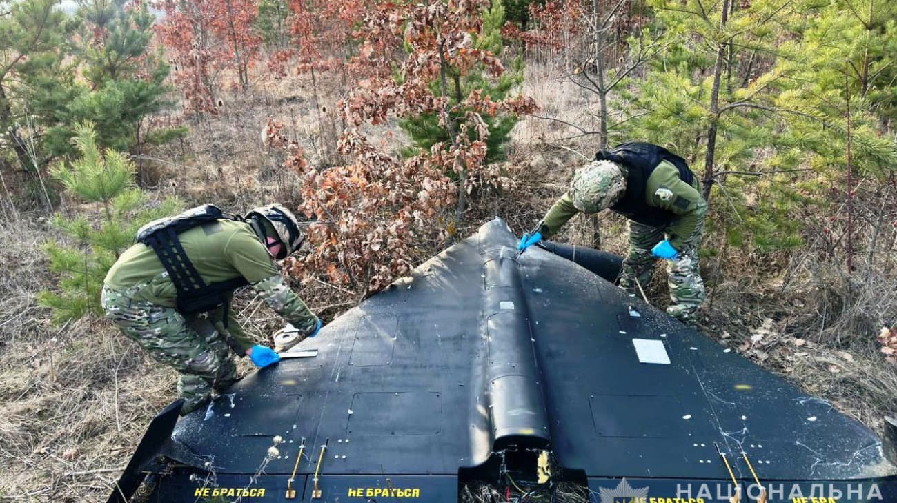 Dangerous harvest: Police finds unexploded drone and drone debris in forest and fields – photo