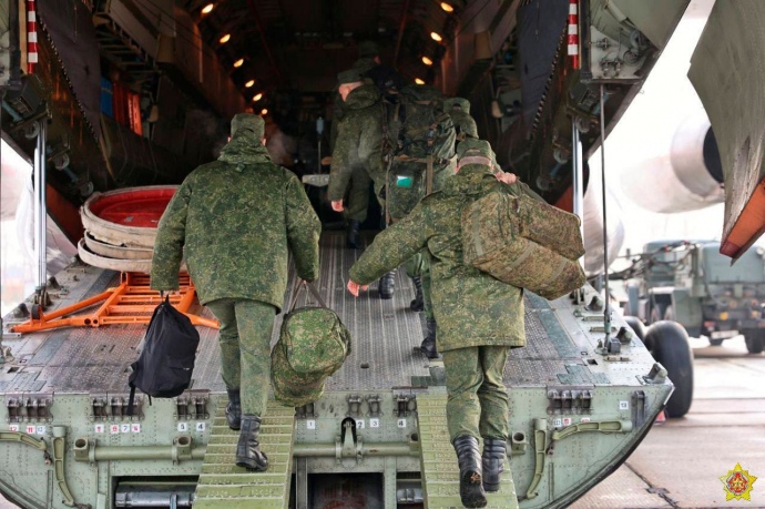 Білоруські військовослужбовці летять до Росії вчитися керувати ОТРК 