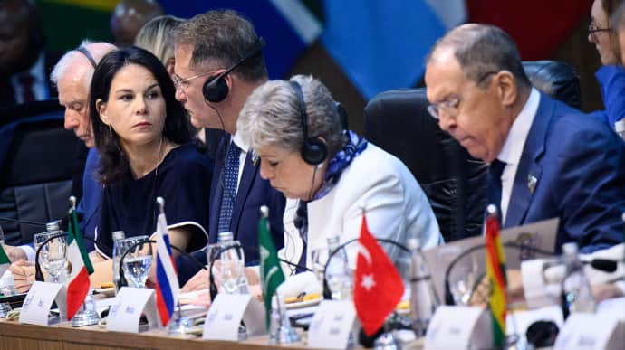 At G20 meeting with Lavrov, Baerbock calls on Russia to end war
