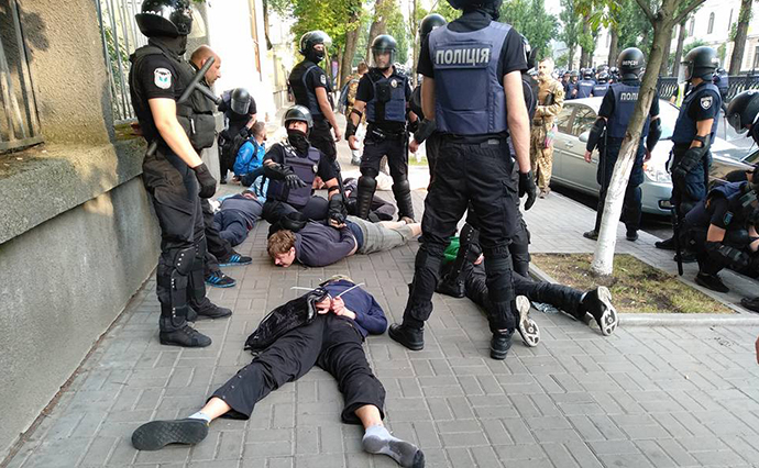 У Києві націоналісти побилися з поліцією, 56 затриманих