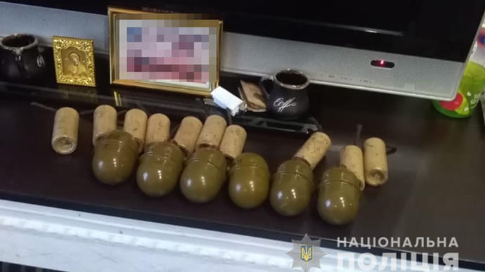 6 гранат и 10 взрывпакетов изъяли в квартире в Житомире