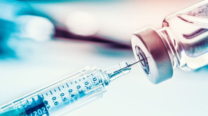 Больше всего прививок за сутки сделали в Днепропетровской и Киевской областях