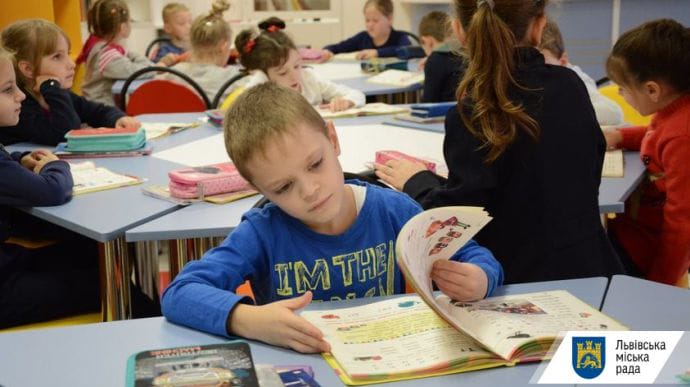 Во Львове с понедельника ослабят карантин для младшей школы
