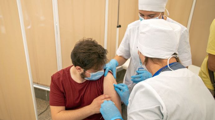 47% украинцев получили базовый курс вакцинации против коронавируса – Ляшко