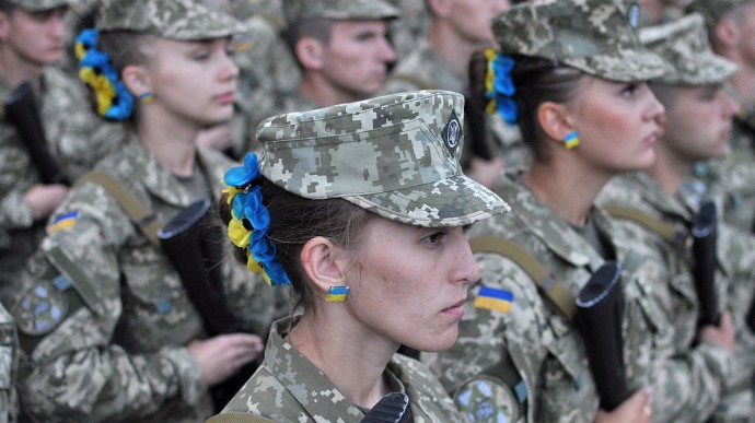 В украинской армии начали тестировать женскую форму и белье | Украинская  правда