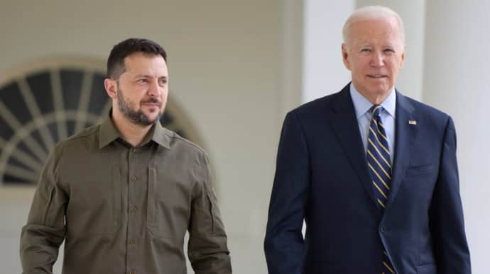 Zelenskyy talks to Biden about military aid for Ukraine