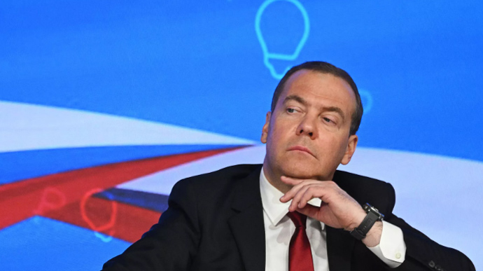 Россия наращивает производство самых мощных средств поражения – Медведев