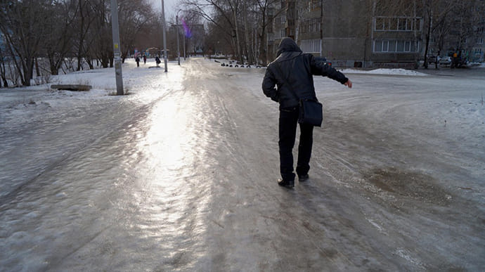 Київ і ще ряд регіонів накриє мокрий сніг, на дорогах ожеледиця