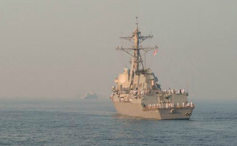 США бросили вызов России: американский эсминец проплыл вблизи Владивостока