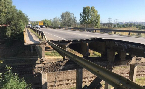В Харькове обвалился автомобильный мост