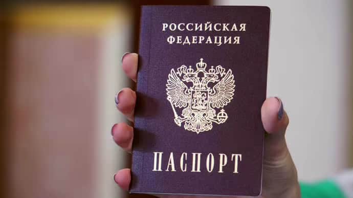 Russians conduct passport raid in Kakhovka