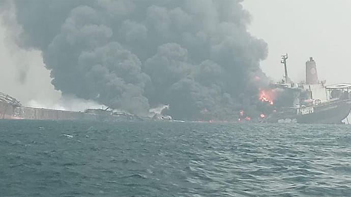 Судно с нефтью взорвалось у берегов Нигерии