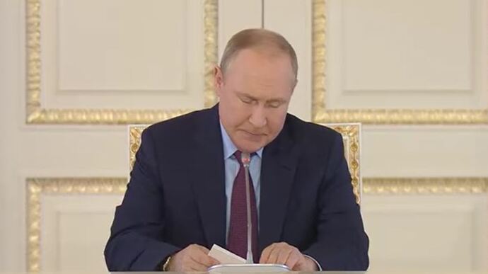 Путин решил упростить получение гражданства России для всех украинцев