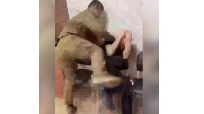 Горжусь: Кадыров опубликовал видео, как его сын избил мужчину, арестованного за сожжение Корана