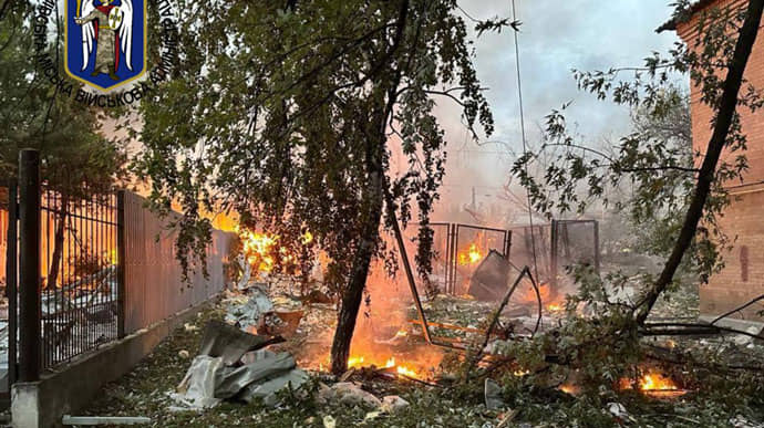 Missile pieces land in three districts of Kyiv, firefighters extinguish fire, seven wounded
