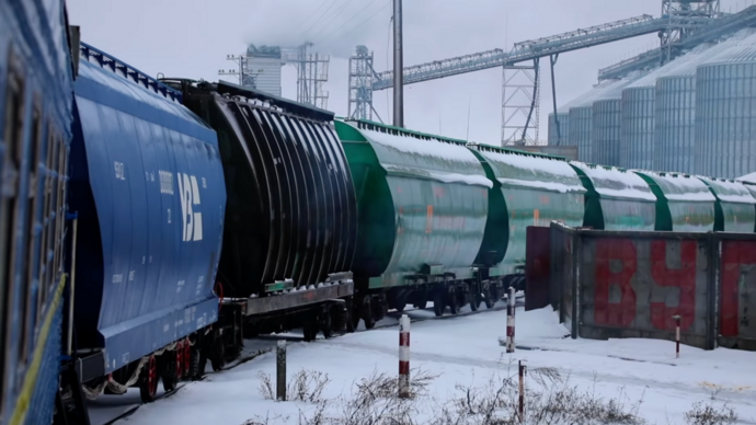 Ukrainian railway company builds its first grain hopper wagon to fit European tracks – video