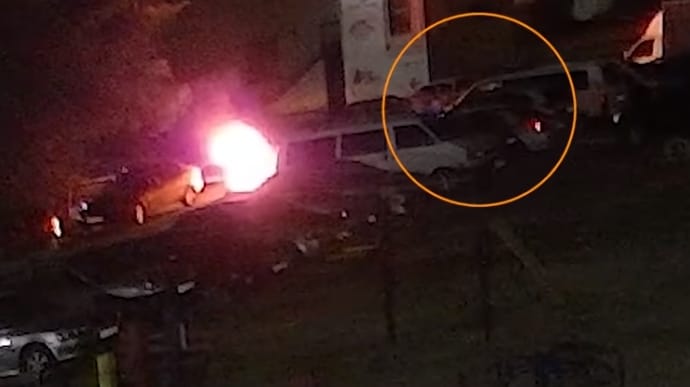Схемы опубликовали видео момента поджога авто редакции