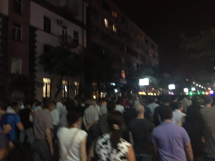 Деякі вулиці у Єревані знеструмлено, світло у магазинах залишається.