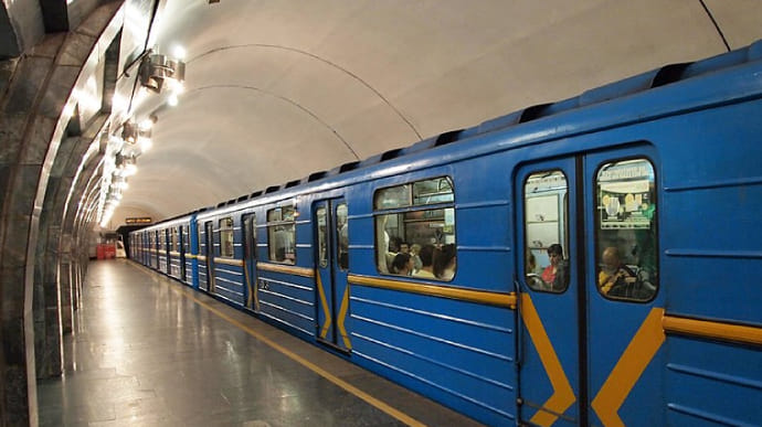 В ніч на середу метро в Києві працюватиме на годину довше