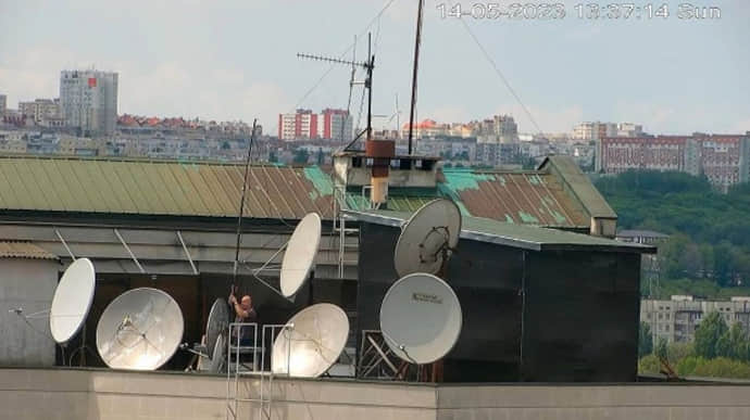 Russian secret services monitor Moldovan authorities using antennas on embassy's roof 