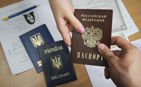 Німеччина заявила, що не видає візи жителям ОРДЛО із паспортами РФ