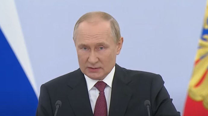 Putin claims West is envious of Russia's grandeur