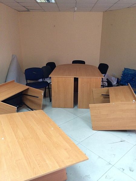 В Донецке неизвестные разгромили офис УДАРа
