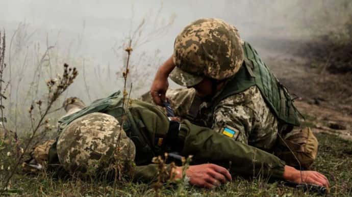 На Донбассе враг ранил четырех украинских воинов