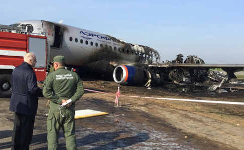 Следком России назвал версии катастрофы самолета в Шереметьево
