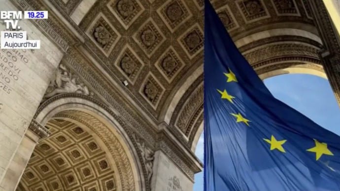 У Парижі після протесту правих з Тріумфальної арки прибрали прапор ЄС