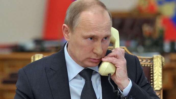 РосЗМІ: Путін подзвонив школярці із Запоріжжя і попросив прислати йому огірків