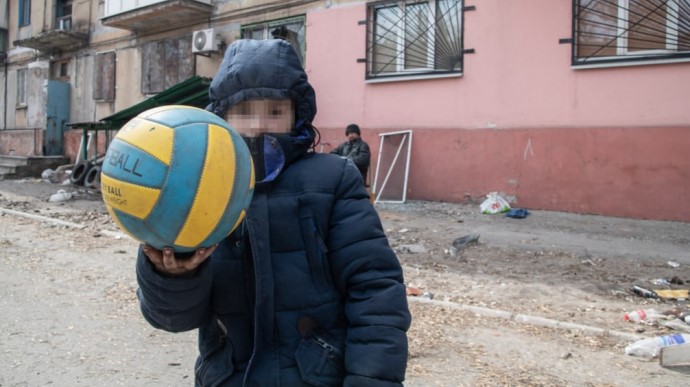 Росія використовує депортованих з України дітей для пропаганди та фейків – РНБО