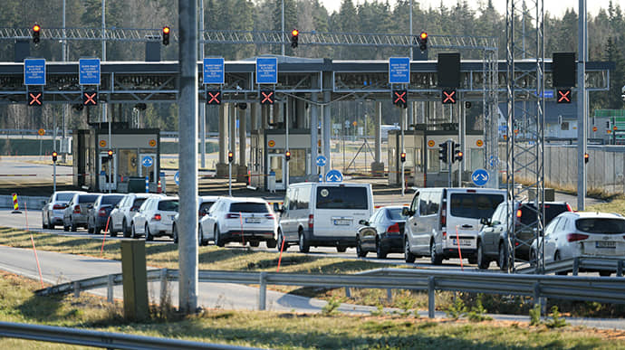 Finland closes 4 checkpoints on border with Russia until 18 February