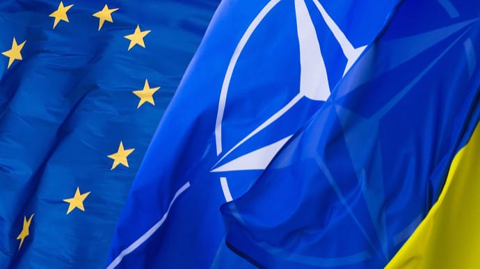 Вступ до ЄС підтримують 64% українців, до НАТО – 54%