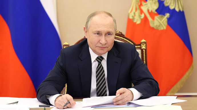 Діди – воювати: Путін підписав закон про прийом до армії на контракт до 65 років