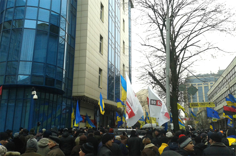 Фото ZN.UA. Пикет под офисом Александра Януковича