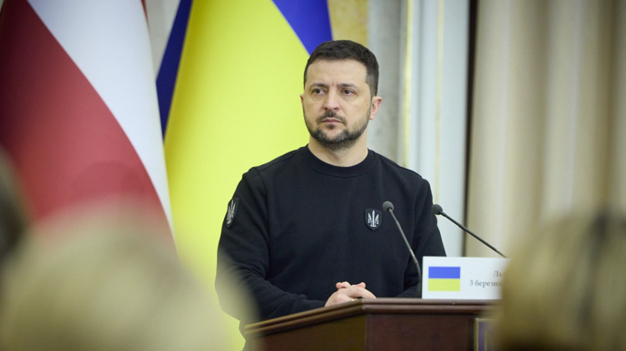 Artillery and shells are No.1 needs to stop Russia – Zelenskyy