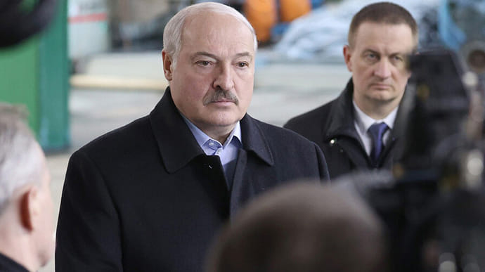Лукашенко говорит, что в Беларуси нужно сохранить сильную президентскую власть