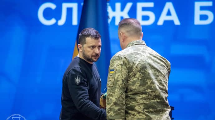 Зеленский наградил 11 сотрудников СБУ: спецназовец получил Героя Украины