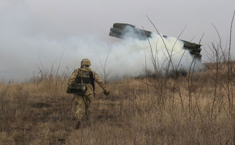 Снайпер травмировал украинского военного на Донбассе 