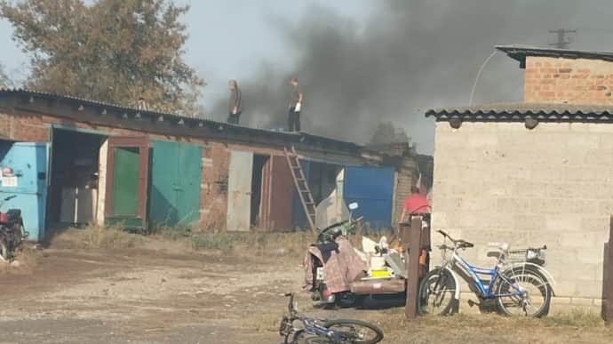 Russians strike village of Ivashky in Kharkiv Oblast, injuring local man