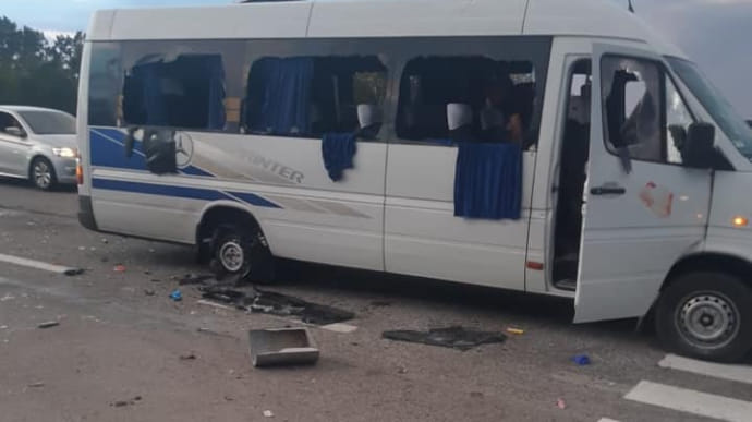 Обстрел автобуса на Харьковщине: 14 задержанным объявили подозрение