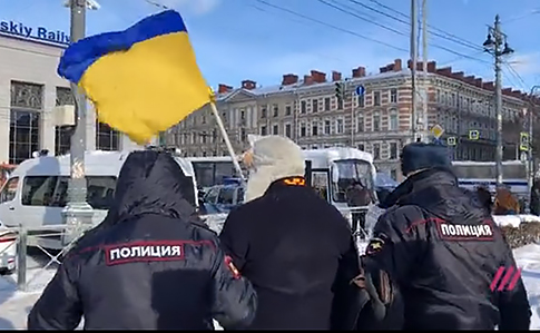 Задержание в Петербурге активиста с флагом Украины