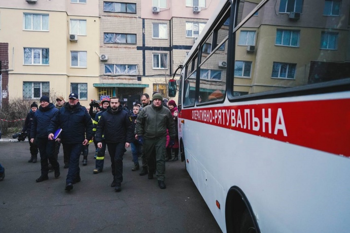 Тимошенко вместе с чиновниками на месте трагедии