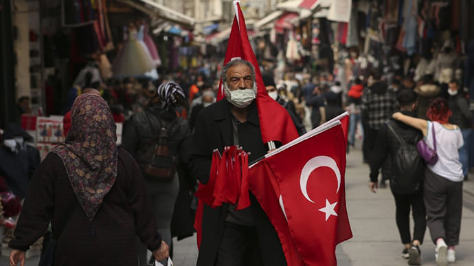 Туреччина: число нових випадків COVID сягнуло рівня середини травня