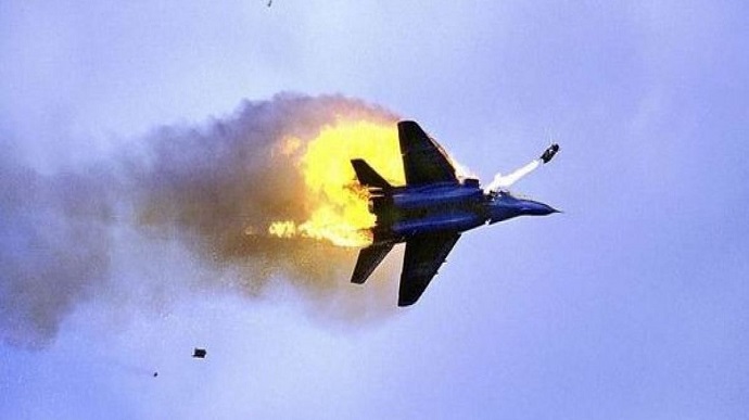 Ukrainian army destroy two columns of Russian equipment and hit 10 aircraft