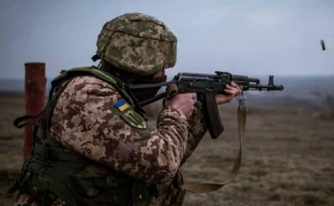 На Донбассе боевики семь раз обстреляли украинских военных