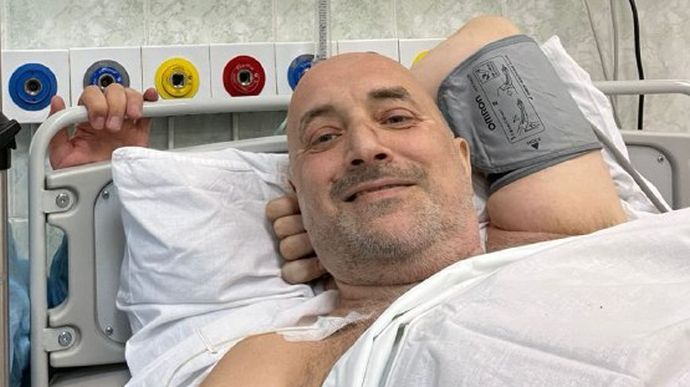 Russian propagandist records victorious video from hospital ward after being injured in car explosion