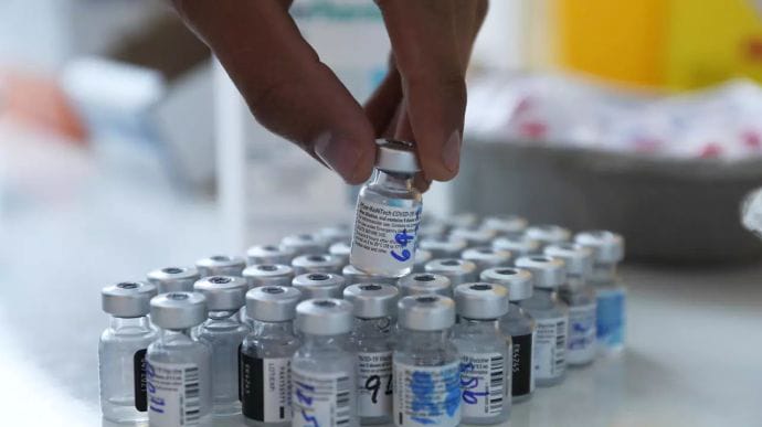 Україна отримала від Данії 500 тисяч доз вакцин від COVID-19