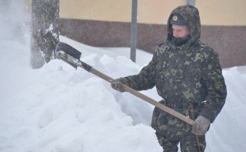 Снегопады продолжатся: Кличко позвал на помощь армию